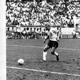 Rudi Völler trifft zum 2:0 gegen Frankreich im WM-Halbfinale 1986