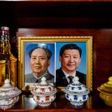 Fotos von Mao Tse-tung und Xi Jinping statt vom Dalai Lama. Schon der Besitz eines Bildes des 1959 vertriebenen Dalai Lama steht unter Strafe.