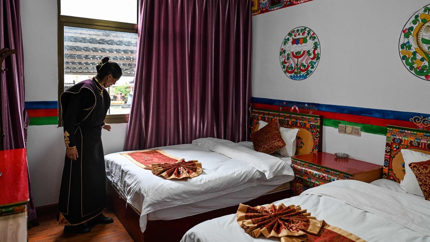 Den Besuchern wird auch eine perfekte Unterkunft im tibetischen Stil in Nyingtri gezeigt, westlich von Lhasa.