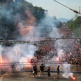 Zehntausende ungarische Fans waren zuvor in einem geschlossenen Fanmarsch durch die Straßen zum Stadion gezogen