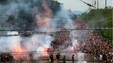 Zehntausende ungarische Fans waren zuvor in einem geschlossenen Fanmarsch durch die Straßen zum Stadion gezogen