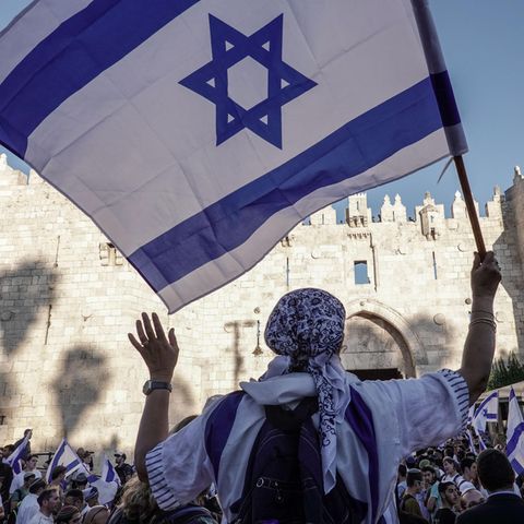 Der nationalistische Flaggenmarsch erreicht das Damaskustor in Jerusalem