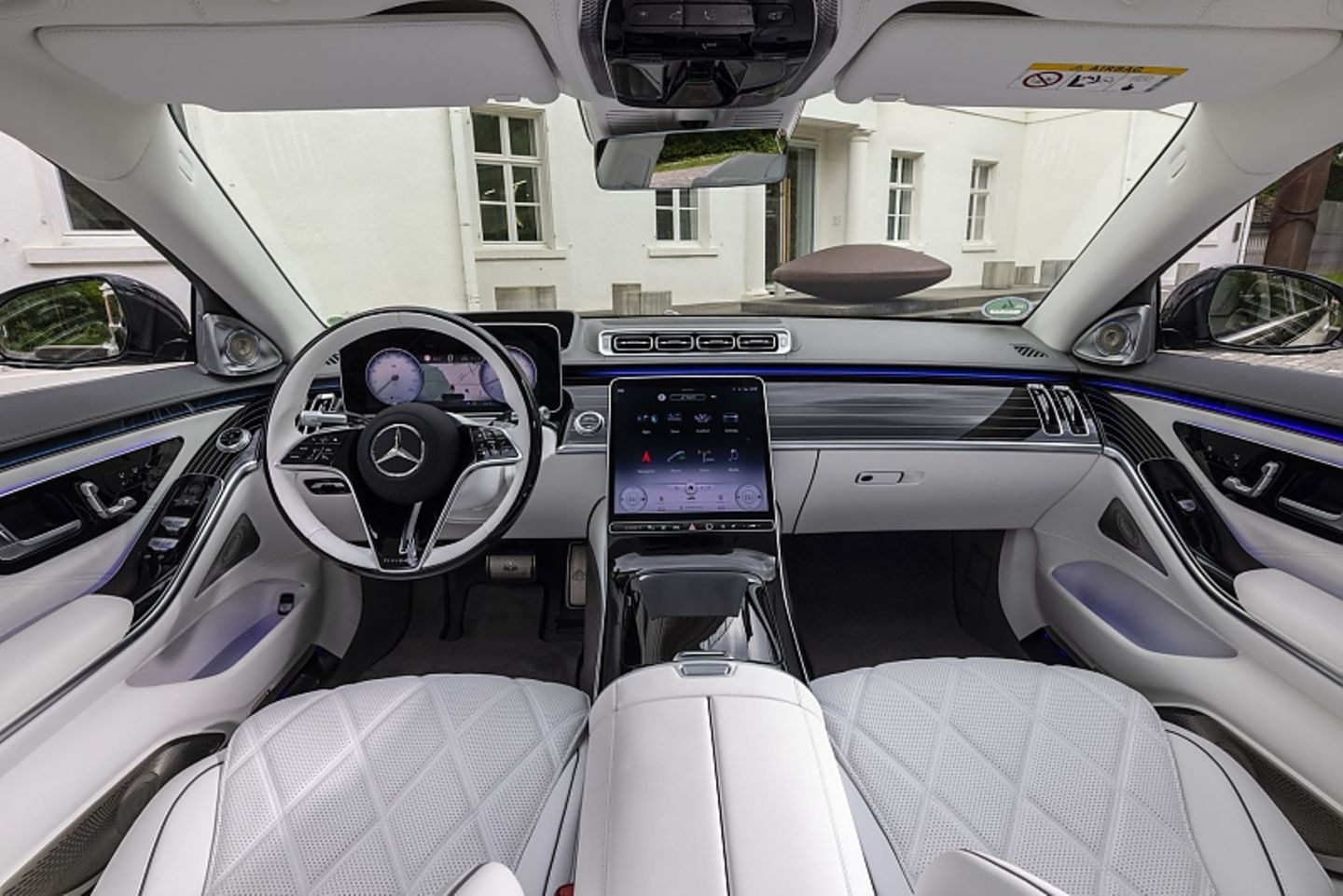 Das Cockpit stammt von der S-Klasse - nur edler