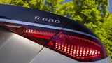 Mercedes Maybach S 680 4Matic wuchtet ein maximales Drehmoment von 900 Newtometern auf die Kurbelwelle