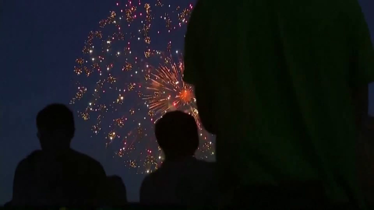 Video: New York City celebrates the end of Covid ...