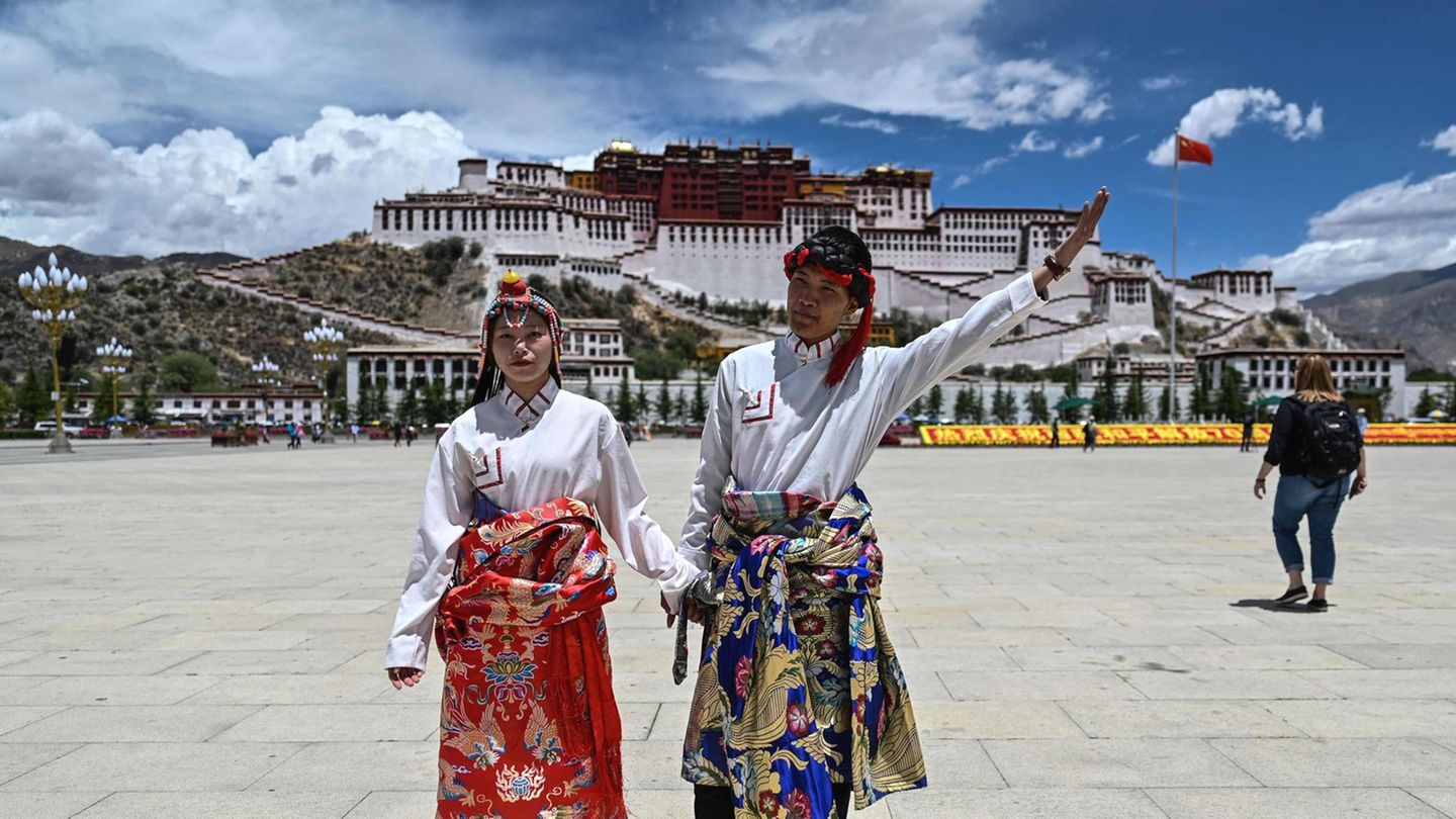 Der Potala-Palast gehört seit 1994 zum Weltkulturerbe der Unesco. Tibet wurde nach offiziellen Angaben im vergangenen Jahr von 35 Millionen Touristen besucht – fast alles Chinesen.