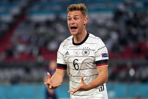 Joshua Kimmich beschwert sich während des EM-Spiels gegen Frankreich