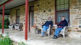 "Vor 20 Jahren hatten wir die Midlife Crisis", sagt Dave von Skillogalee Wines. Ihr Ausweg: Der ehemalige Buchhalter und die Lehrerin sattelten um und erwarben das Weingut im Clare Valley 130 Kilometer nördlich von Adelaide