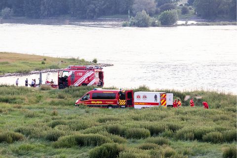 Badeunfälle im Rhein: 17-Jährige stirbt, zwei Mädchen vermisst