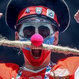 Dieser russische Fan hat sich wirklich Mühe mit seinem Outfit gegeben. Vor allem der Schurrbart ist beeindruckend.