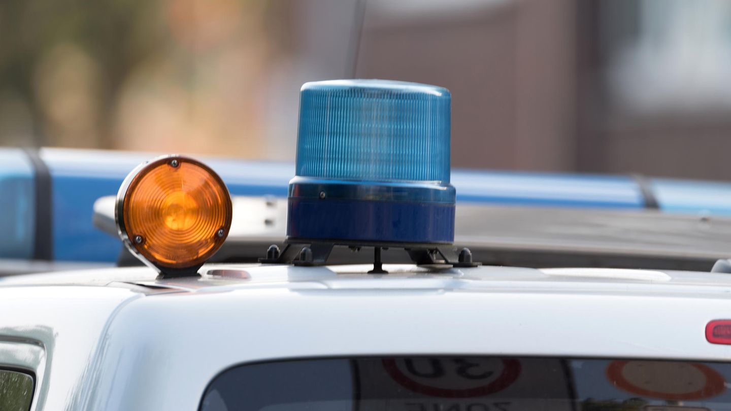 Kaiserslautern: Wütende Menschen vor vollem Freibad sorgen für Polizeieinsatz