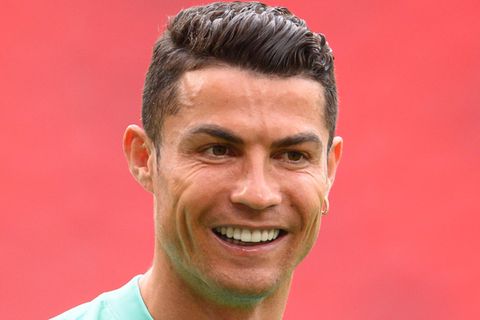 Abschlusstraining von Poprtugal in der Puskas Arena. Cristiano Ronaldo steht auf dem Platz.