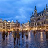 Corona Regeln in Belgien. Im Bild zu sehen ist die Grand-Place Grote Markt in der Abenddämmerung in Brüssel