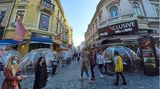 Corona Regeln in Rumänien. Auf dem Foto zu sehen ist eine Einkaufsstraße