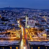 Corona-Regeln in der Slowakei. Das Foto zeigt einen abendlichen Blick auf die Hauptstadt Bratislava