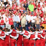 Fußball-EM: Das Team der Dänen bei der Nationalhymne vor dem Spiel