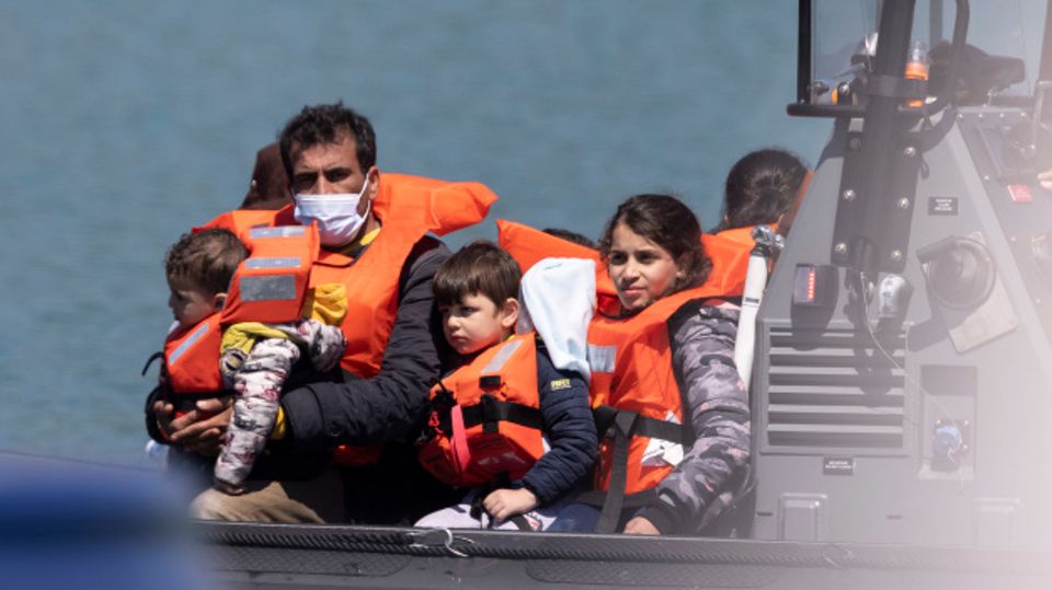 Mehr als 500 Migrantinnen und Migranten erreichten in der letzten Maiwoche die britische Küstenstadt Dover