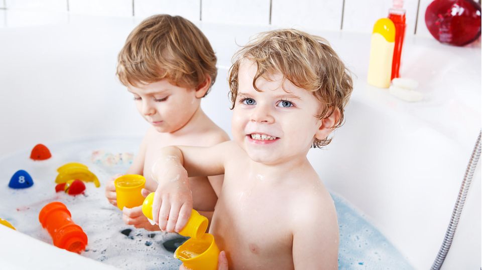 Kinder lieben Badewannenspielzeug