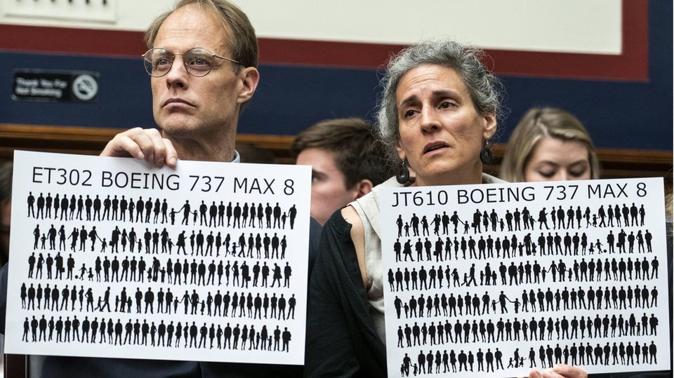 Angehörige von Opfern der Boeing 737 Max-Abstürze bei einem Hearing in Washington D.C. im Juni 2019