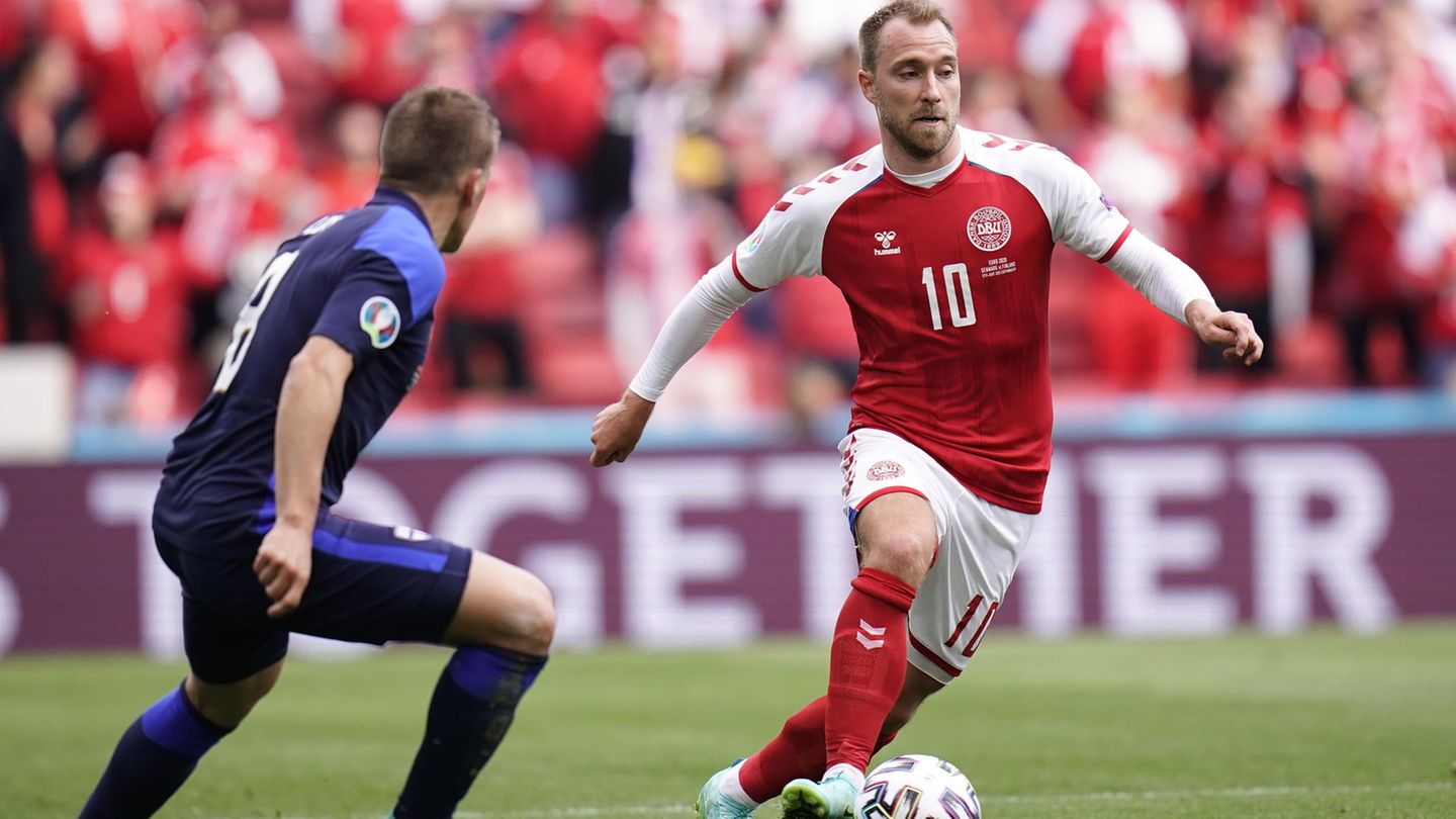Christian Eriksen (r.) im Spiel gegen Finnland