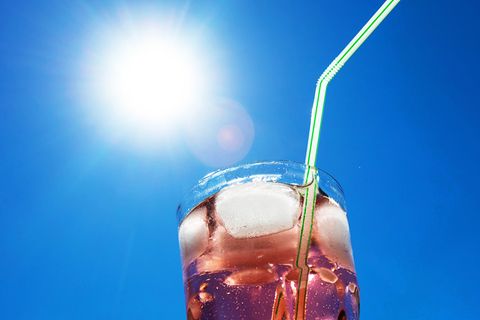 Sonne scheint auf ein Erfrischungsgetränk