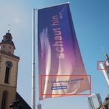 Der schnellste Weg zur Lösung war hier ein genauer Blick auf die Fahne, wo sich der Hinweis auf den 3. Ökumenischen Kirchentag sowie die Mainmetropole als Austragungsort finden lassen. Oder haben Sie die Stadt anhand des imposanten Taunustowers im Hintergrund erkannt?  Den ungefähren Aufnahmeort können Sie in dieser Google-Maps-Ansicht nachvollziehen.