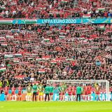 Mehr als 55.000 Zuschauer jubeln der ungarischen Fußball-Nationalmannschaft zu. Das, was Orban an diesem Tag auf dem fein gestutzten Rasen sieht, dürfte ihm gefallen. Auch wenn Ungarn EM-Titelverteidiger Portugal unterliegt.