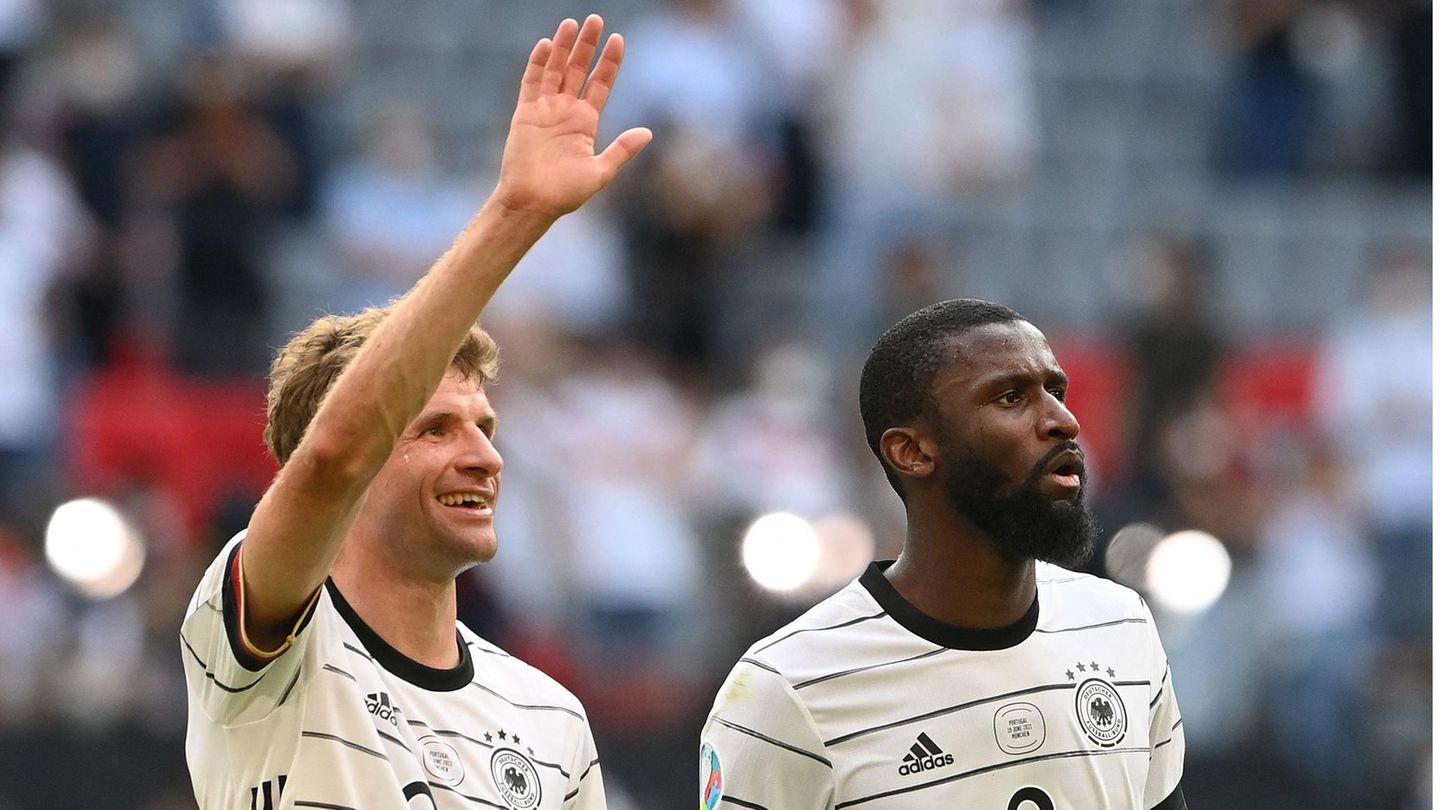 Thomas Müller und Antonio Rüdiger nach dem EM-Sieg gegen Portugal