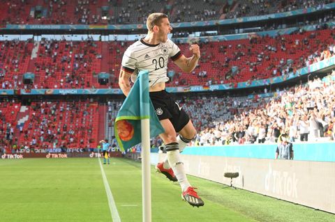 Robin Gosens jubelt nach seinem Tor gegen Portugal