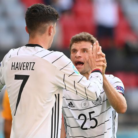 Kai Havertz und Thomas Müller jubeln