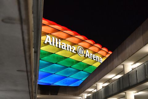 Fotomontage: Allianz-Arena in München in Regenbogenfarben mit dem Euro-2020-Logo
