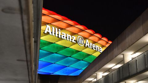 Fotomontage: Allianz-Arena in München in Regenbogenfarben mit dem Euro-2020-Logo