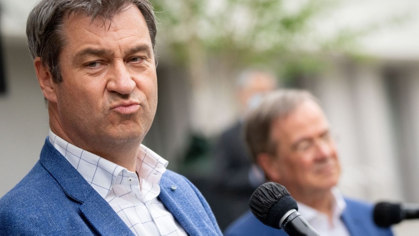 Armin Laschet (r.) und Markus Söder geben vor der gemeinsamen Präsidiumssitzung ihrer Parteien ein Pressestatement