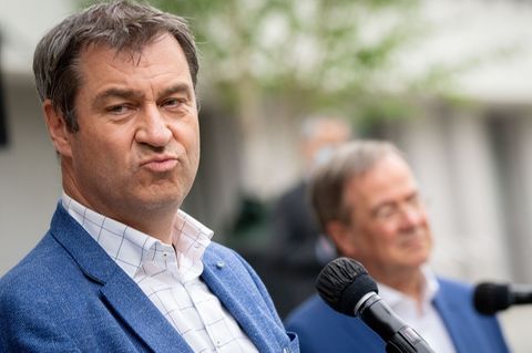 Armin Laschet (r.) und Markus Söder geben vor der gemeinsamen Präsidiumssitzung ihrer Parteien ein Pressestatement