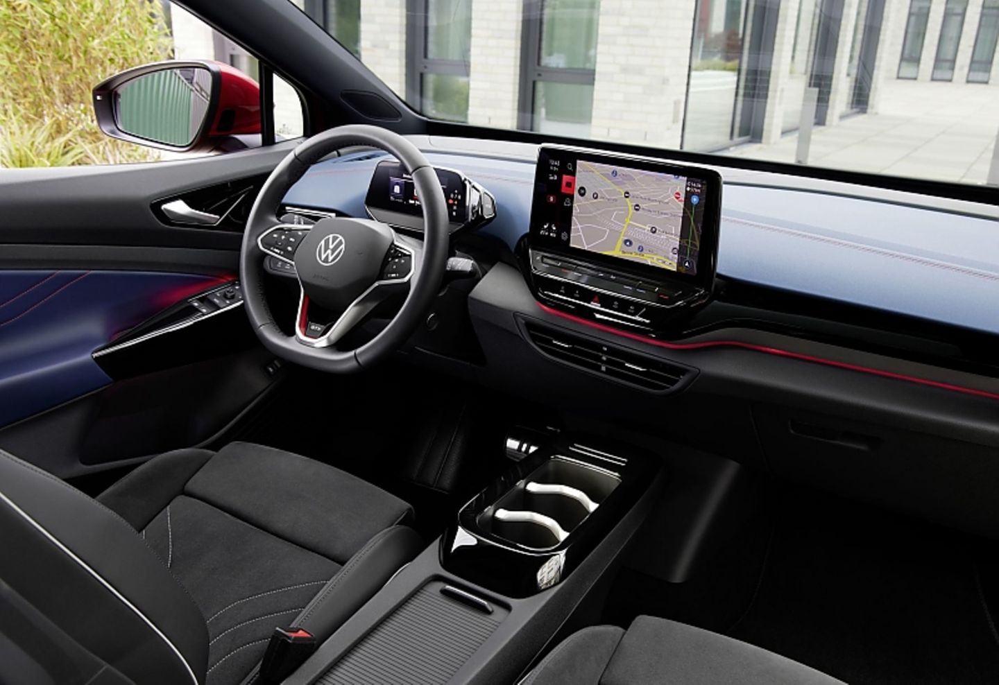 Das Cockpit ist mit Leder aufgehübscht