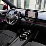 Das Cockpit ist mit Leder aufgehübscht