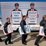 Die Flugkapitäne, die bei der Airline Lederjacken wie Piloten der Air Force tragen, kämpfen um ihre Rechte. Nach vier Jahren erfolglosen Verhandlungen rief deren Gewerkschaft 2016 in Dallas zu einer Demonstration auf.