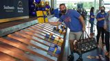 Gepäckband mir Airline-Geschenken