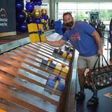 Gepäckband mir Airline-Geschenken