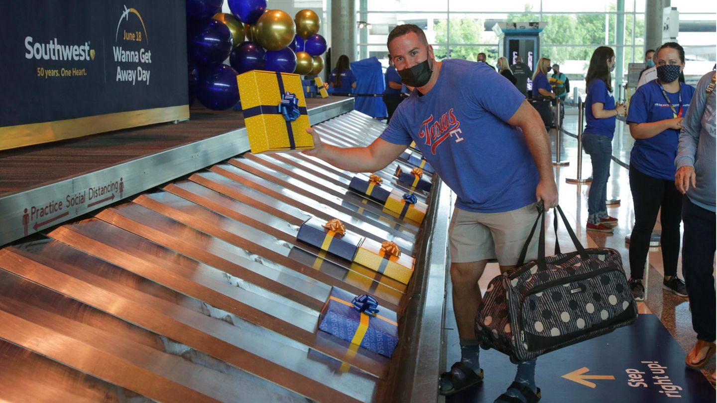 Gepäckband mir Airline-Geschenken