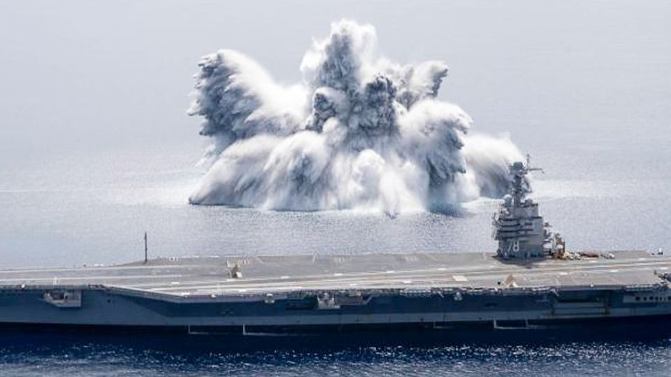 USS Gerald R. Ford beim "Full Ship Shock Trail" vor der Küste Floridas