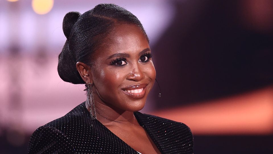 Motsi Mabuse lächelt in die Kamera