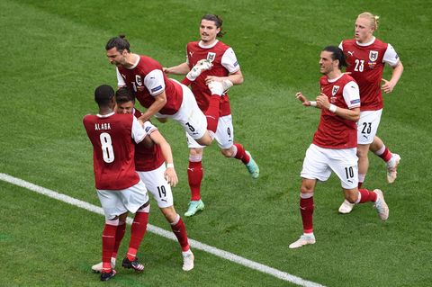 Österreicher bejubeln das entscheidende Tor zum 1:0 gegen die Ukraine