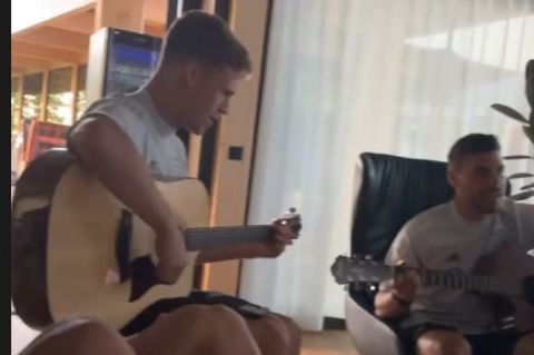 Screenshot: DFB-Jungs klampfen What's going on