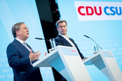 Armin Laschet (l.), Kanzlerkandidat und CDU-Bundesvorsitzender, und Markus Söder, CSU-Vorsitzender