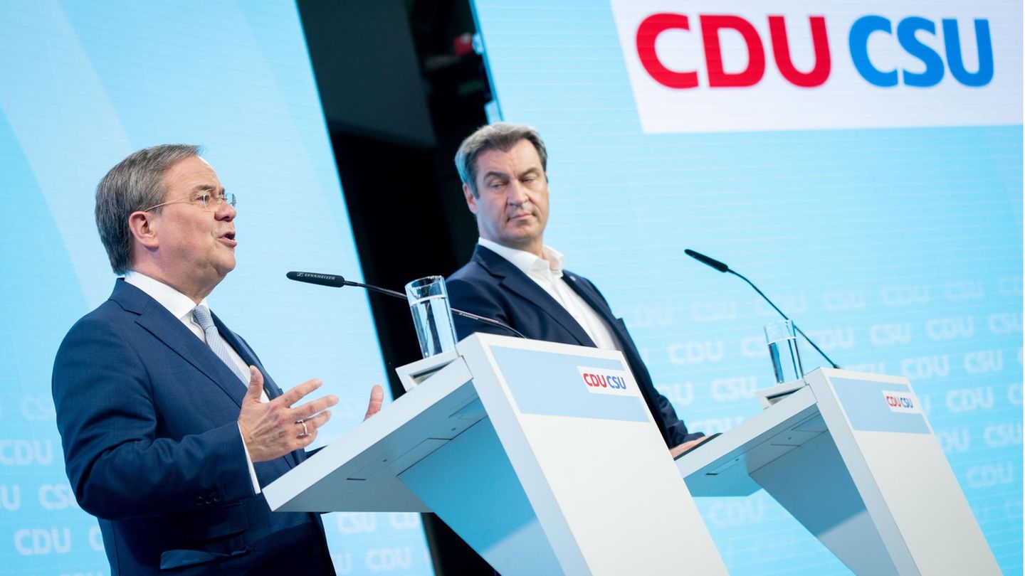 Armin Laschet (l.), Kanzlerkandidat und CDU-Bundesvorsitzender, und Markus Söder, CSU-Vorsitzender