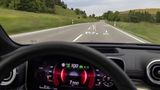 Auch die Mercedes C-Klasse hat ein virtuelle Head-up Display, allerdings ist das projizierte Bild nicht so groß, wie bei der S-K