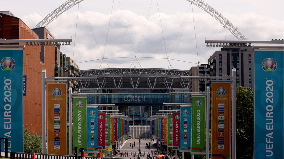 Das Finale der EM 2021 soll im Wembley-Stadion in London ausgetragen werden Das Finale der EM 2021 soll im Wembley-Stadion in London ausgetragen werden
