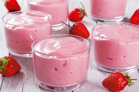 Luftige Erdbeer-Mousse: Rezept für ein leichtes Sommer-Dessert für warme Tage