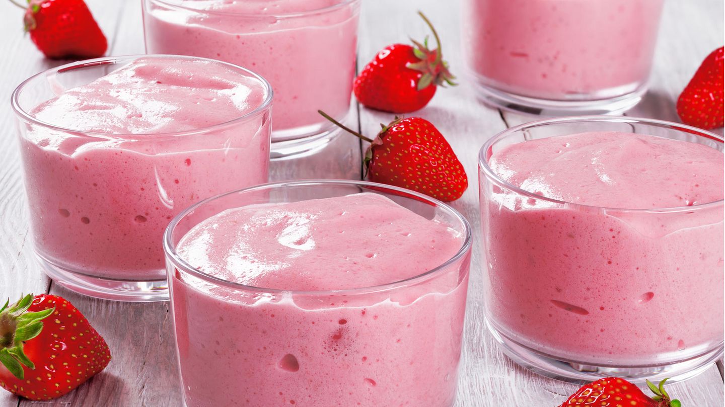 Erdbeermousse: Fruchtig-lockeres Dessert aus dem Kühlschrank | STERN.de